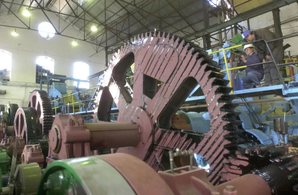 A MEDIA MÁQUINA. La economía sintió la contracción de la actividad industrial. Por esa razón se proyecta un menor ritmo de expansión para este año. la gaceta / foto de josé nuno (archivo)