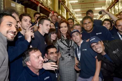 Cristina celebró “abriendo lugares de trabajo”