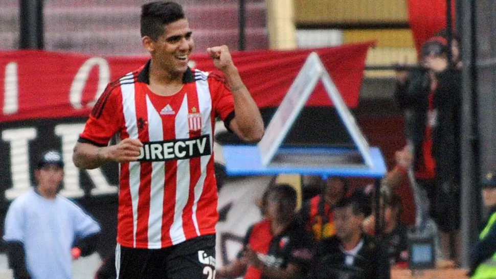 APORTE GOLEADOR. Jara abrió la cuenta para el conjunto de La Plata. TELAM