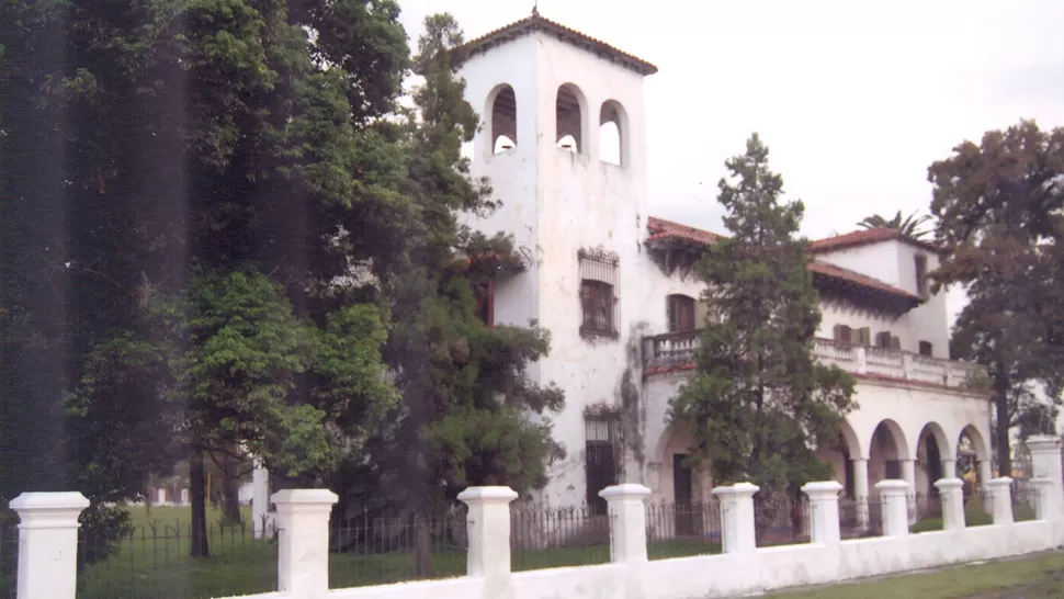 EL CHALET DEL INGENIO. Diseñado y construido por el arquitecto Graña, fue erigido en 1930 por encargo del hermano de Tulio García Fernández. fotos gentileza de la fundacion BELLA VISTA