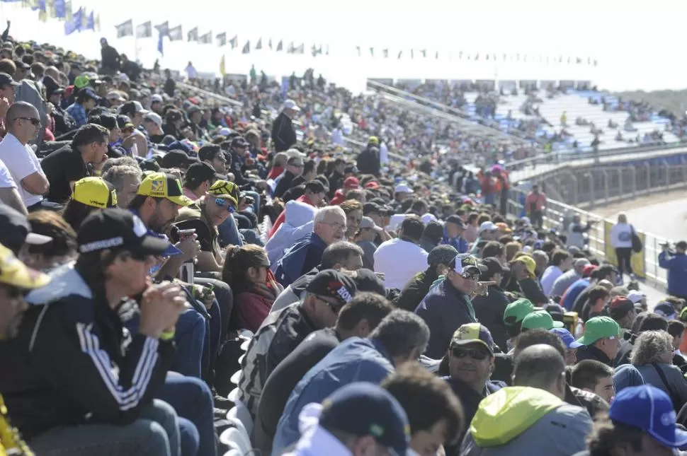 RESPONDIÓ. Los espectadores acompañaron la propuesta del mejor motociclismo internacional. Sólo el domingo hubo más de 52.000 en el predio del autódromo. 