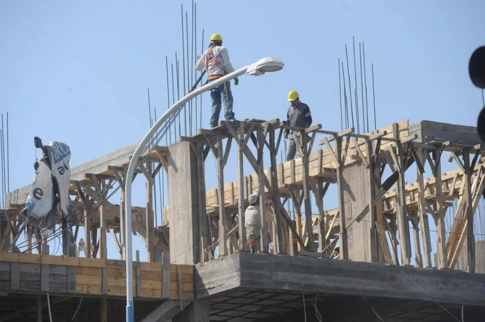 INFORME. El escenario económico afectó a la industria, dijo la consultora. la gaceta / foto de antonio ferroni (archivo)