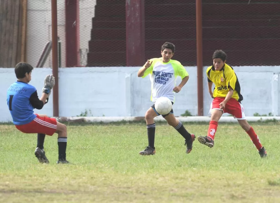 CASI COMPLETA. Sportivo Guzmán venció a Talleres de Tafí Viejo en las clases 98, 99 y 2000 e igualó en la 97.  