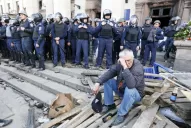 Liberan a los observadores, pero la ofensiva sigue