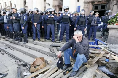 Liberan a los observadores, pero la ofensiva sigue