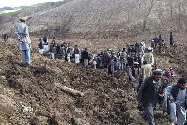 Suman más de 2.700 los muertos por el deslave de un cerro en Afganistán