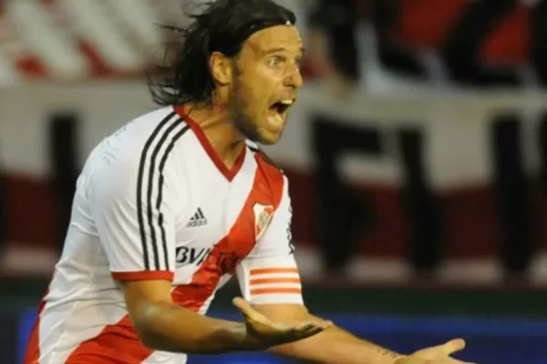 River le ganó a Racing 3-2 y volvió a la punta