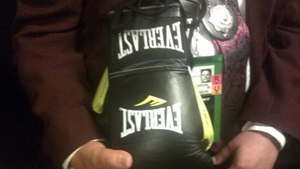 EL TRATO. Maidana peleará con unos guantes Everlast mexicanos. IMAGEN TOMADA DE TWITTER (@AMERICANT_TATOO)