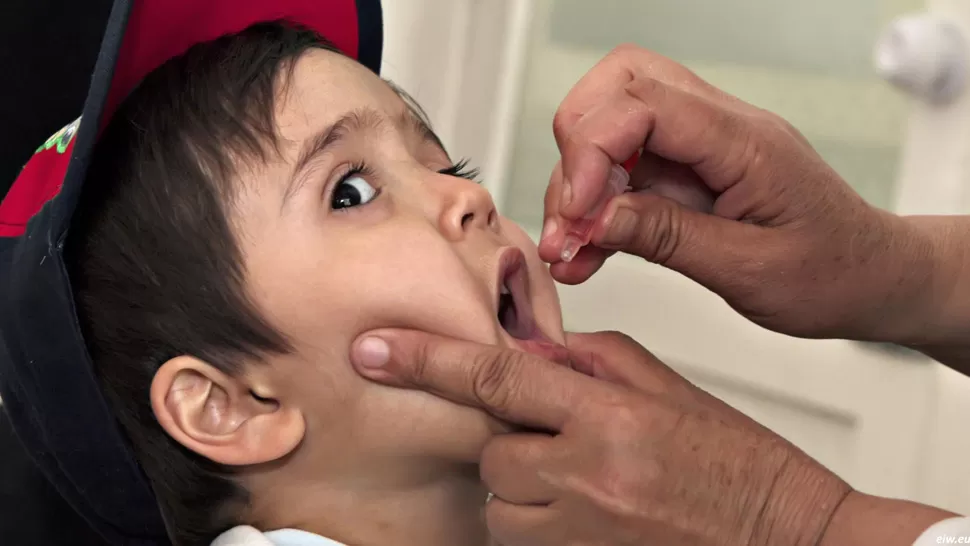 GOTITAS. La vacuna Sabin Oral se administra fácilmente y previene la polio. FOTO ARCHIVO