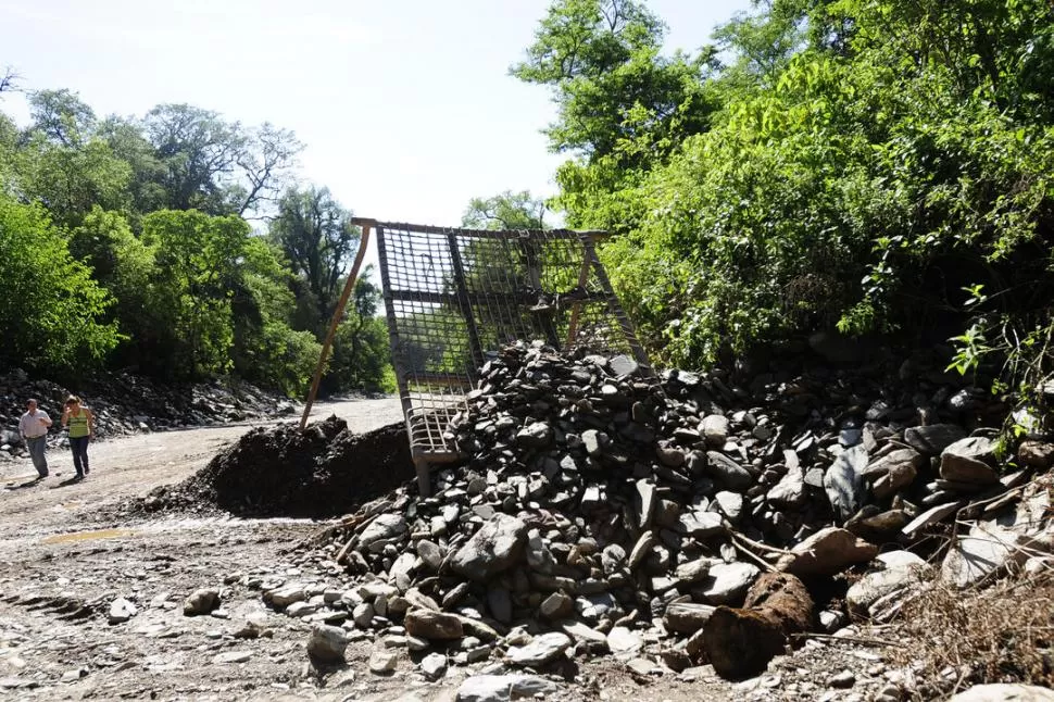 CANTERA EN EL RÍO MUERTO. La extracción de áridos se realiza en el cauce que atraviesa el Parque Sierra San Javier. la gaceta / foto de ANALIA JARAMILLO (archivo)