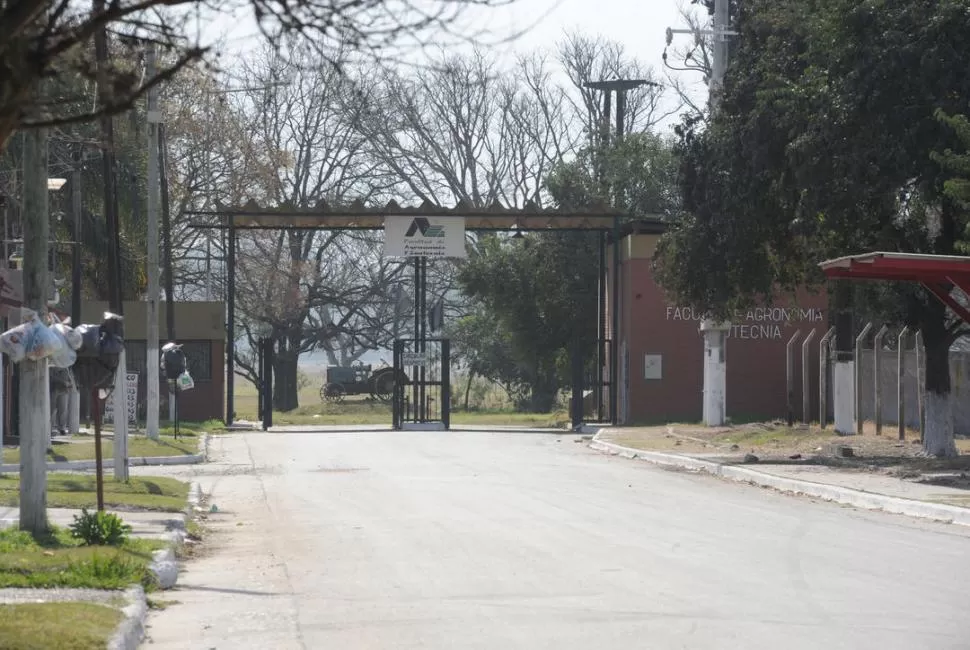 ACCESO A LA FINCA. Los alumnos denuncian inseguridad y falta de espacio. la gaceta / foto de ANTONIO FERRONI