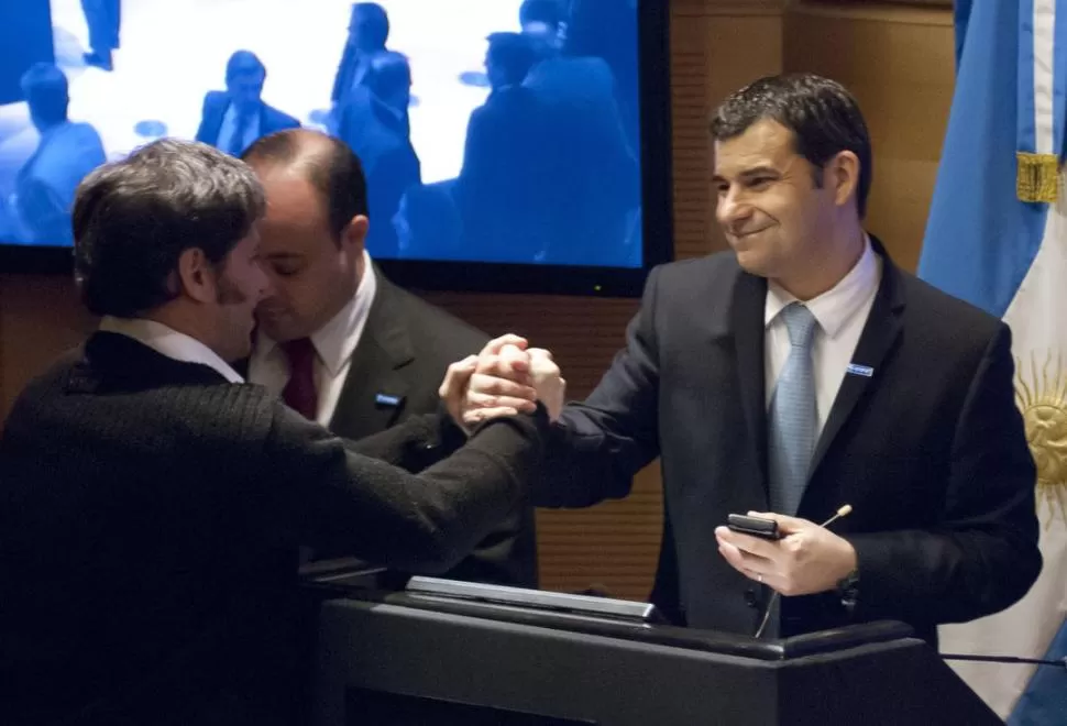 APOYO. El titular de Economía destacó la gestión de Galuccio, ceo de YPF. la gaceta / archivo 