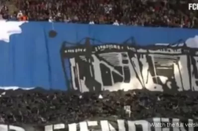 La original intimidación de una hinchada al equipo visitante, sin violencia