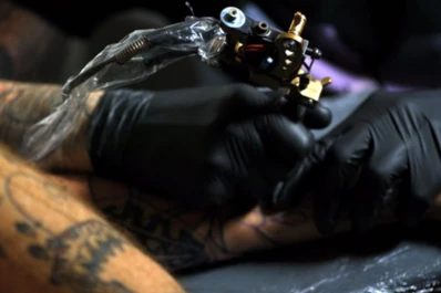 Video: Así se hace un tatuaje en slow motion
