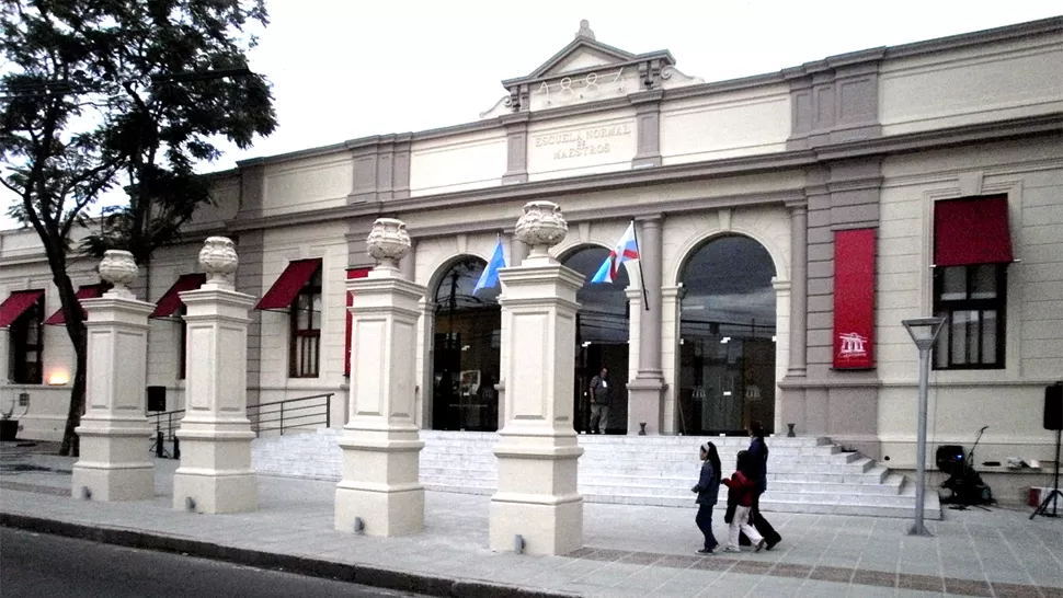 EDIFICIO CENTENARIO. En la sede de la Escuela de Maestros abrió Rosario Vera Peñaloza el primer jardín de infantes. FOTO DE MEDIOSRIOJA.COM.AR