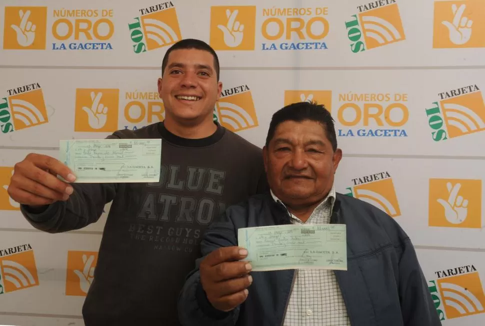 FELICES. Leonardo Brito (27 años) y Héctor Rubén Coronel (61) se repartieron el premio de LA GACETA. la gaceta / foto de antonio ferroni