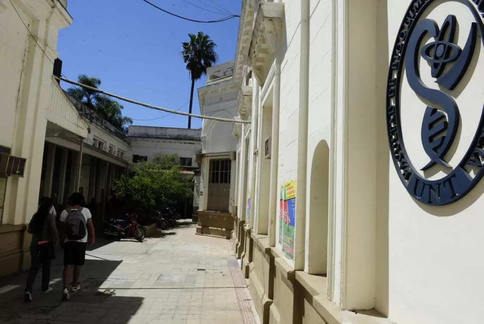 EDIFICIO VIEJO. En Bioquímica, los alumnos piden más espacio para estudiar. 