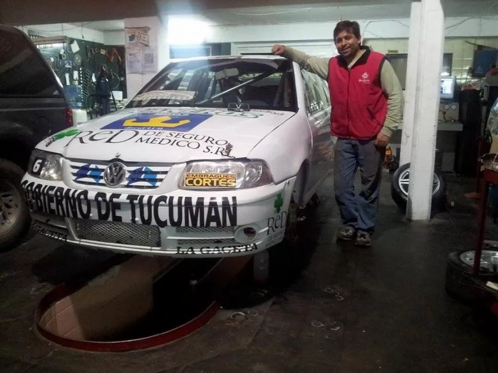 AUTO LISTO. Lucas Mohamed trabajó duro en su taller de Yerba Buena. 