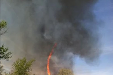 Un tornado de fuego azotó un pueblo en Estados Unidos