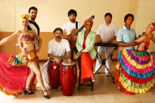 Cubanos y tucumanos se juntan para cantar y bailar