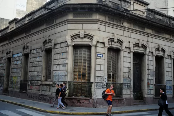 Las sucesiones y las estructuras defectuosas hacen agonizar viejas casonas en la ciudad