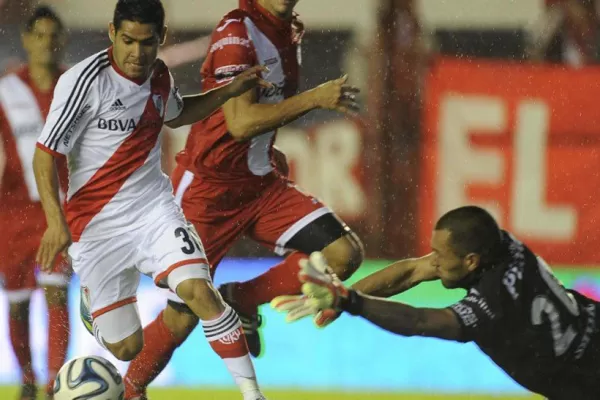 Mercado y Gutiérrez llevaron alivio a River ante el descendido Argentinos