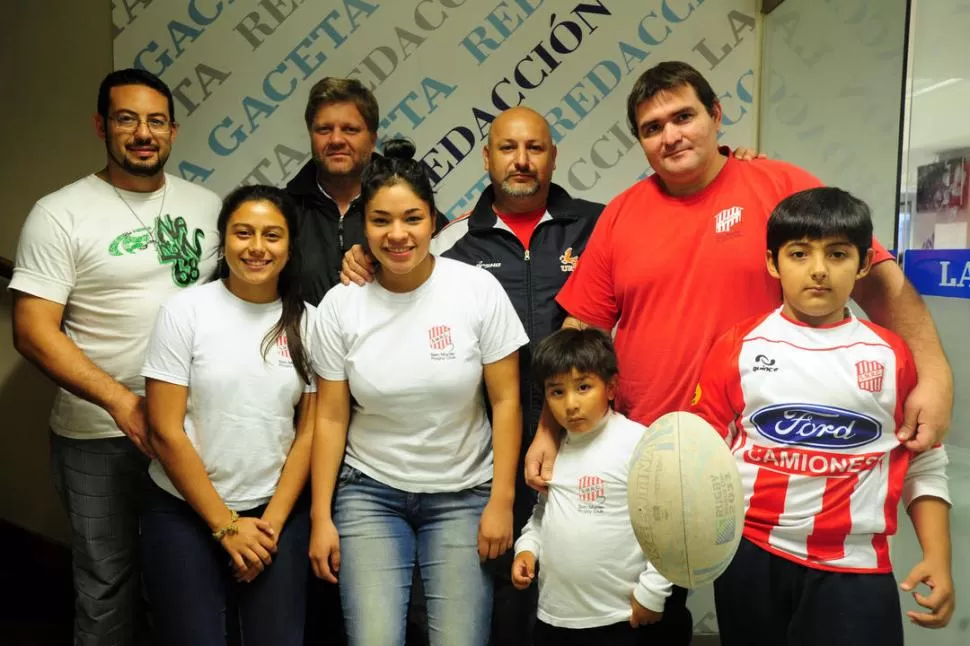 UNIDOS. La familia del rugby “santo” visitó LA GACETA y contó su historia. 