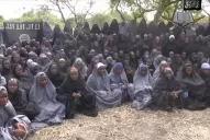 Familiares reconocen a 77 de las niñas secuestradas en Nigeria