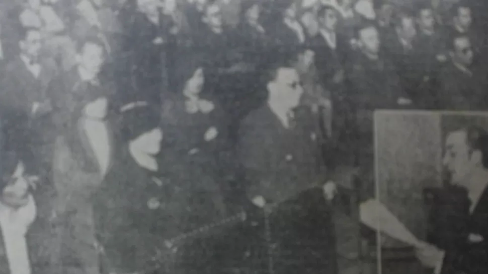 El poeta Alfredo Bufano brindó una conferencia en uno de los salones del Rectorado de la UNT.