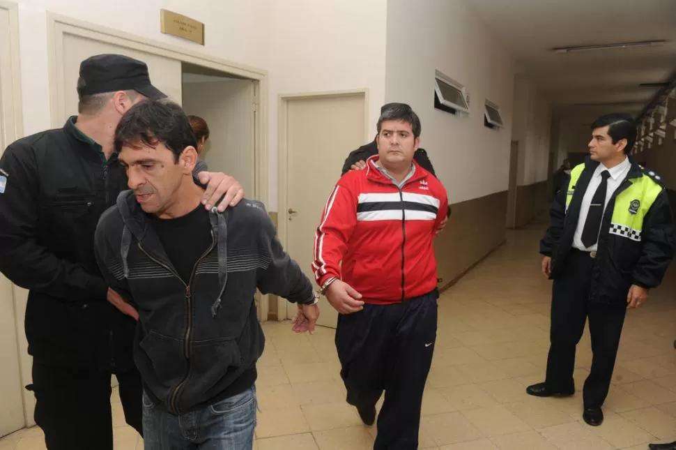 CERCA DE LA LIBERTAD. González y “Chenga” Gómez (de rojo) saldrían de prisión la semana que viene, al igual que los otros ocho condenados. LA GACETA / FOTO DE ANTONIO FERRONI (ARCHIVO)
