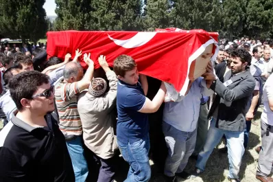 Crece a 282 el número de muertos por la explosión de una mina en Turquía