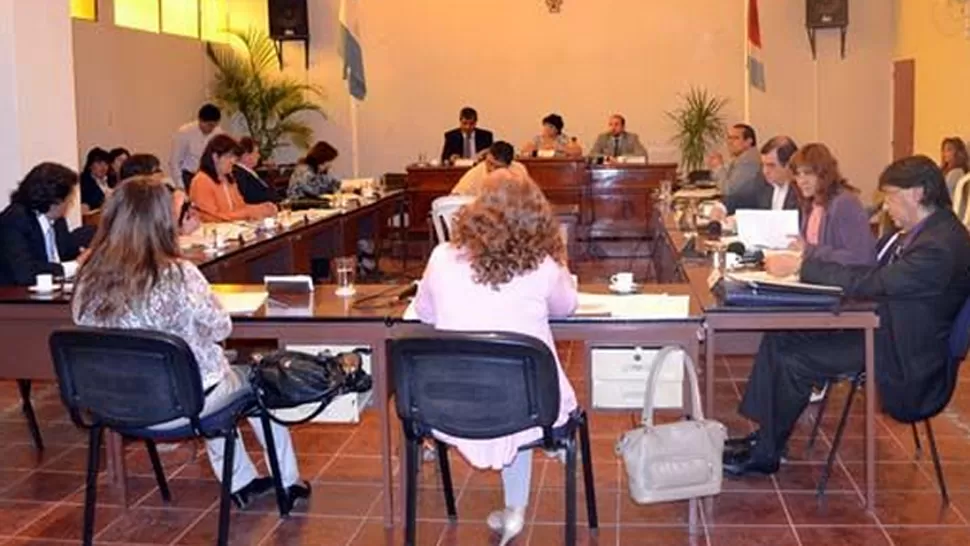 CASTIGO. Sesión en el Concejo de La Banda, donde un bloque no se presenta hace seis meses. FOTO TOMADA DE LOSANDES.COM.AR