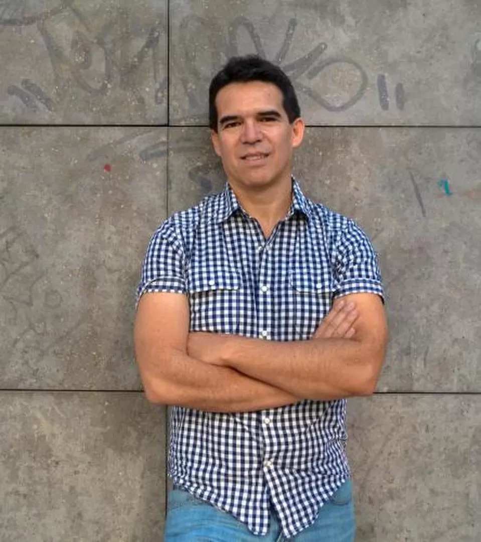 CERCANO. En las historias de Paz Soldán hay ecos de nuestra historia. booksandbooks.com