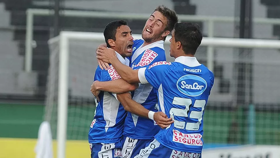 DESAHOGO. Eluchans igualó para los santafesinos que todavía tienen una chances más para seguir en Primera. TELAM