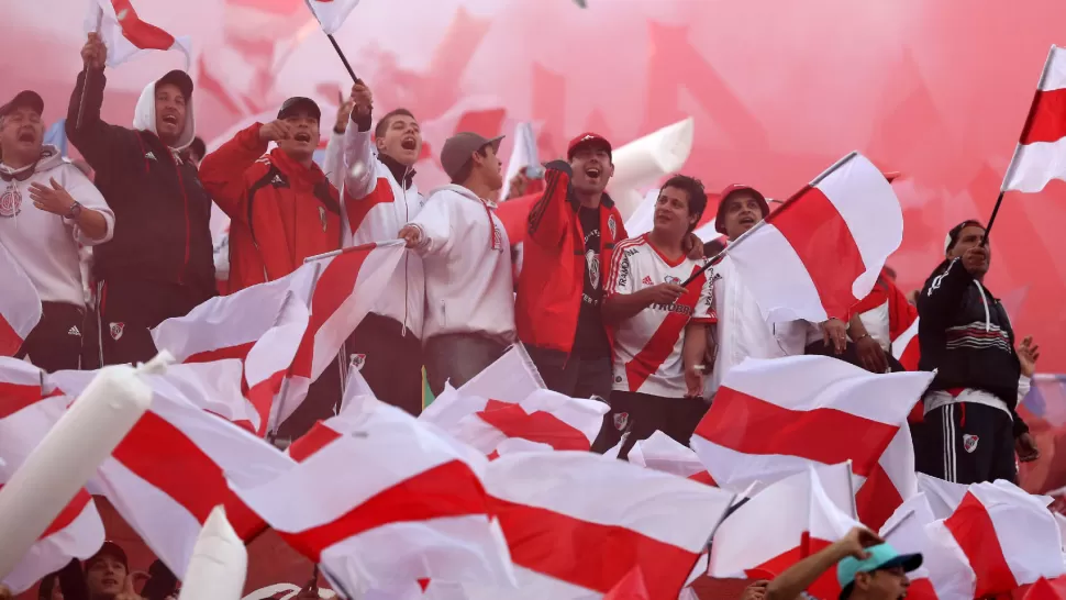 MILLONARIOS FELICES. Los hinchas de River festejaron con una gran  fiesta en el Monumental. DYN