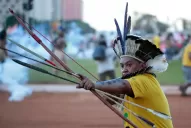 La policía reprimió a indígenas anti-mundial