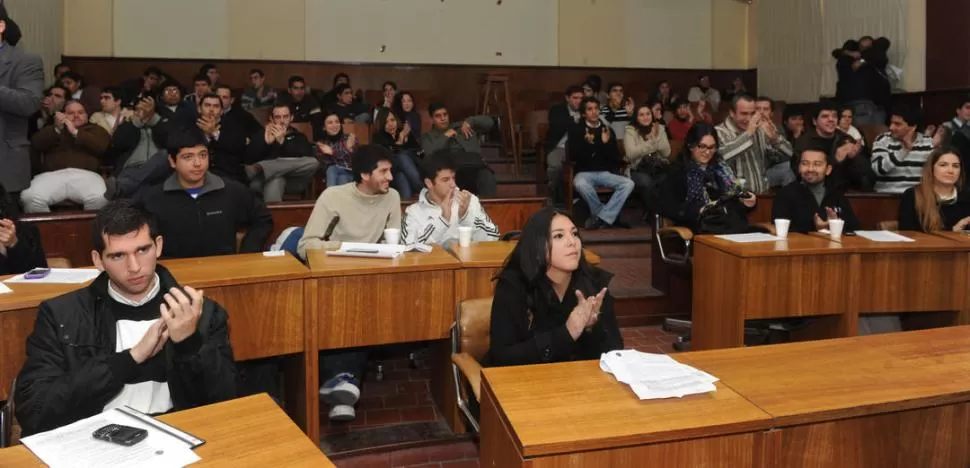 VOTACIÓN. Ayer se realizaron las elecciones para definir las consejerías del estamento estudiantil, de los cuales tres corresponden a la mayoría.  la gaceta / foto de antonio ferroni 