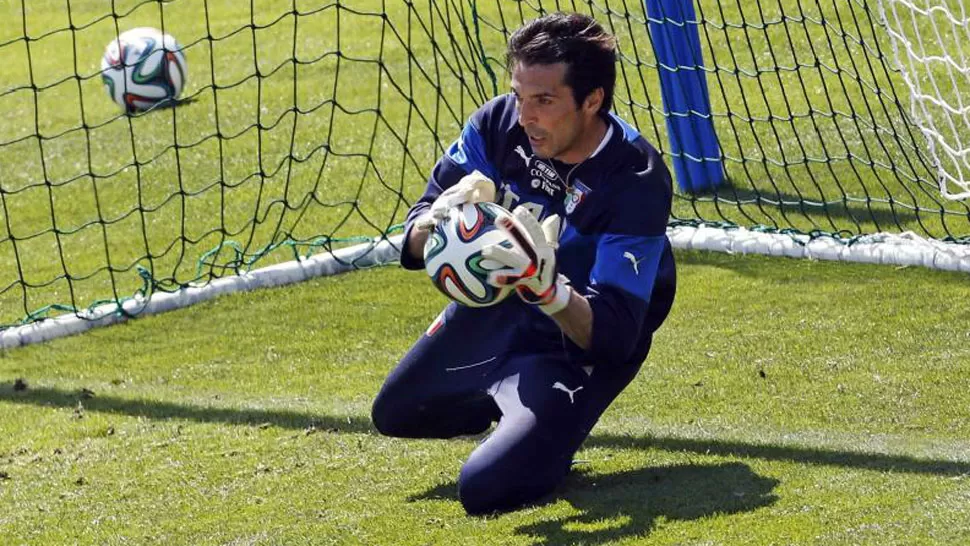 CONFIADO. A los 36 años, Buffon jugará su quinto mundial y espera lo mejor del equipo italiano. ARCHIVO