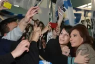 Cristina criticó a Scioli y elogió a Kicillof