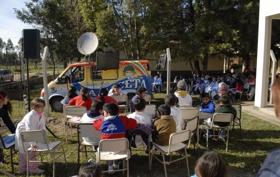 EL MOMENTO MÁS ESPERADO. En el interior, algunos chicos pudieron ver el Mundial de la mano de LA GACETA y disfrutaron de los partidos de Argentina y otros más. 