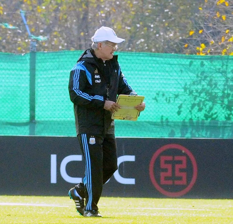 DÍA D. Tanto a Sabella como al resto de los jugadores que irán al Mundial les dolió la salida de Otamendi, Banega y Sosa. 