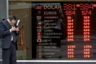 “Mientras no baje la inflación, el dólar seguirá subiendo”