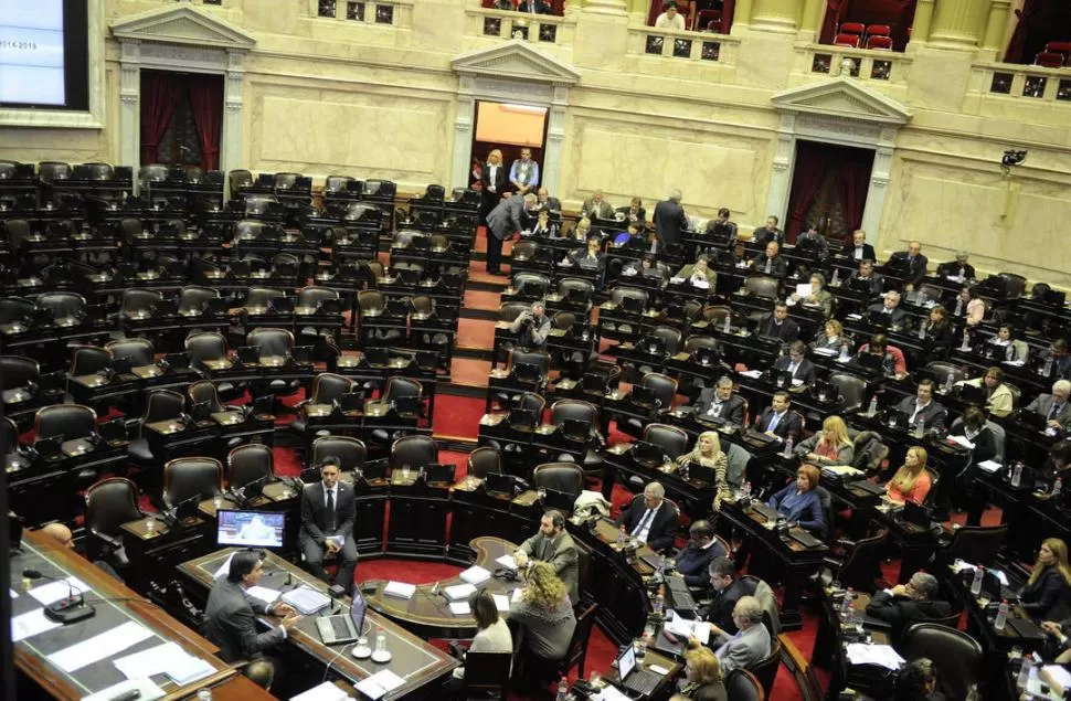 BANCAS VACÍAS. El oficialismo escuchó en soledad al jefe de Gabinete. télam