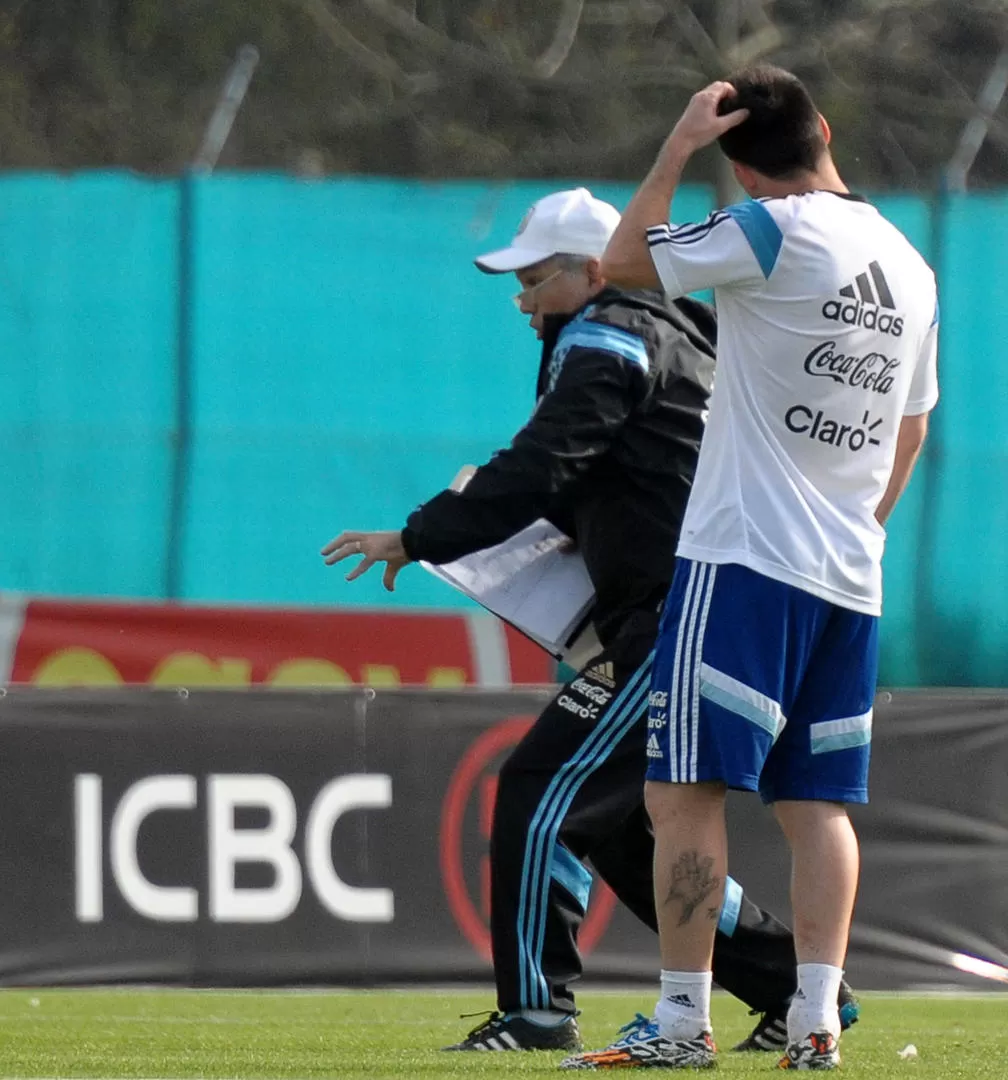 DANDO EXPLICACIONES. Alejandro Sabella aún no tiene definida qué formación utilizará en el encuentro frente a Eslovenia. dyn