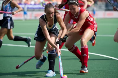Las Leonas ganaron en la última jugada y quedaron a un paso