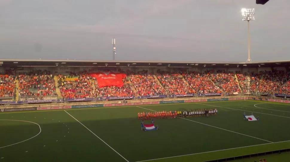 CANCHA LLENA. Los holandeses son apasionados por el hockey. 