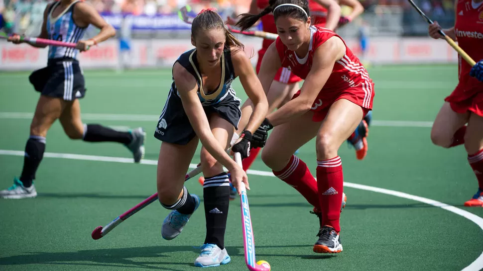 CON EL ULTIMO ALIENTO. Las argentinas levantaron un partido complicado ante las inglesas. FOTO TOMADA DE RABOBANKHOCKEYWORLDCUP2014.COM