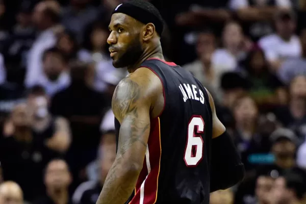 Mirá los 35 puntos de LeBron James ante Spurs