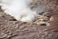 La crecida de las cataratas del Iguazú vista desde el aire