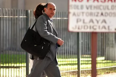 Investigan al vice por el uso de aviones y el delito de dádivas